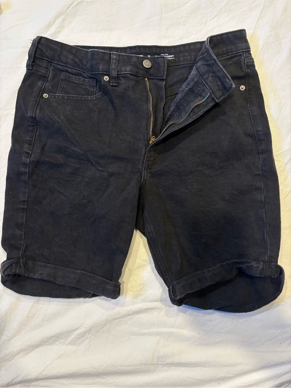 Women’s Rolled Bermuda Shorts.